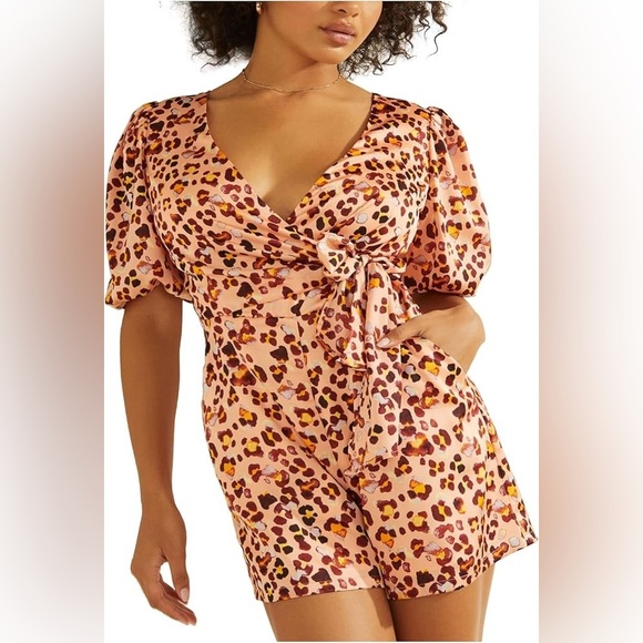 Guess Peach Leopard Print Short Sleeve Faux Wrap Romper Size XL Shorts Pockets - Picture 1 of 9